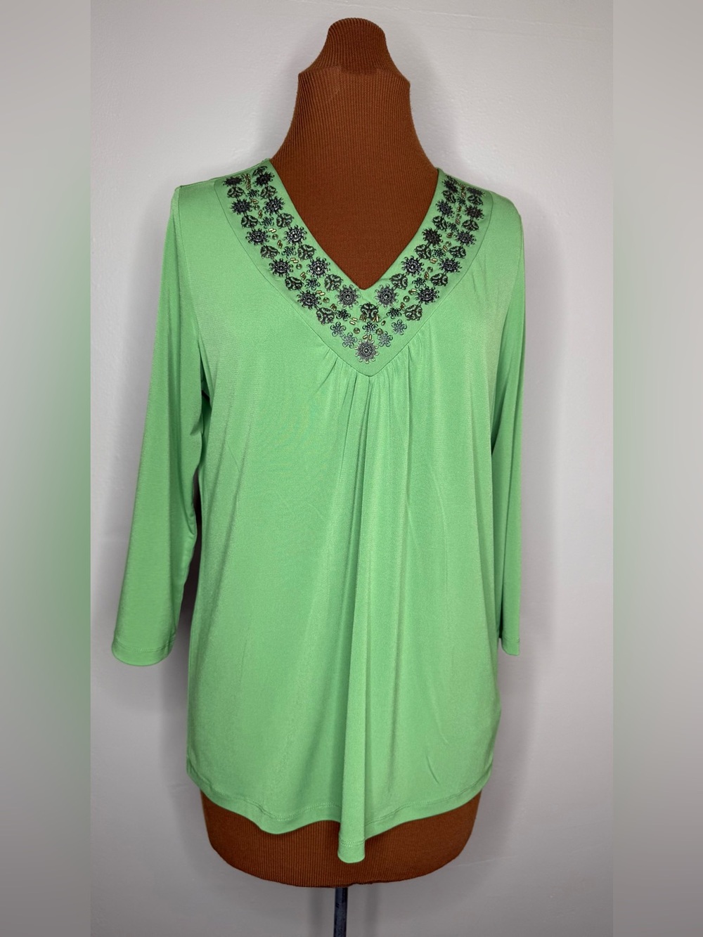 Susan Graver Liquid Knit V-Neck 3/4 Sleeve Top  Beaded Yoke Size XS